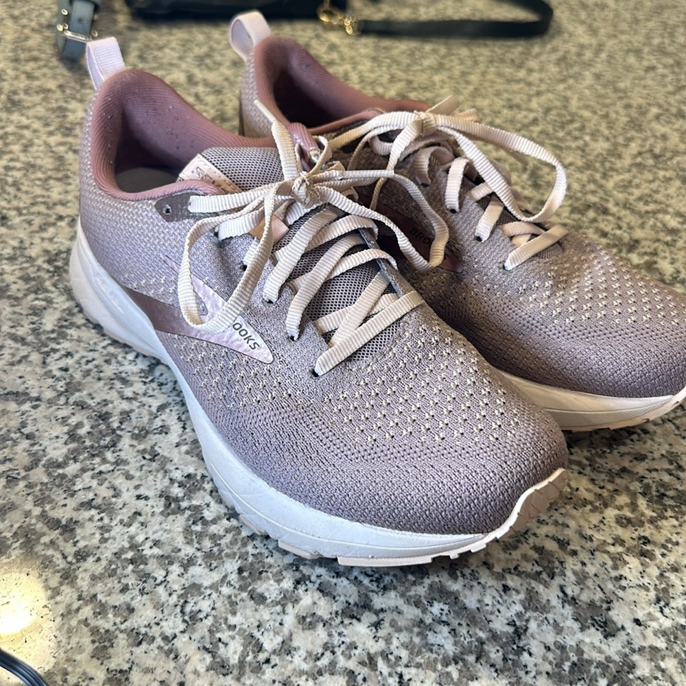 Women’s Brooks Revel 4 Pink- Size 8 worn twice
